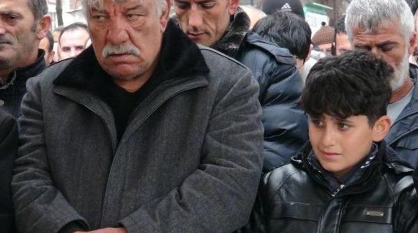 4'&uuml;nc&uuml; kattan d&uuml;ş&uuml;p &ouml;len buket pınar, son yolculuğuna uğurlandı