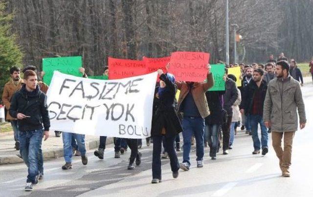 Üniversitelilerin dövülmesini protesto ettiler