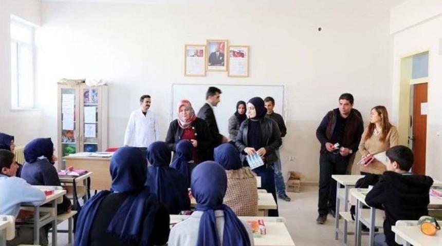 G&uuml;rpınar Belediyesi Diş Fır&ccedil;ası Ve Macun Dağıttı
