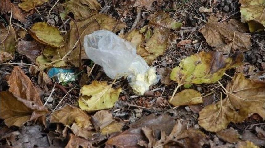 Mezarlığa Yakışmayan G&ouml;r&uuml;nt&uuml;ler