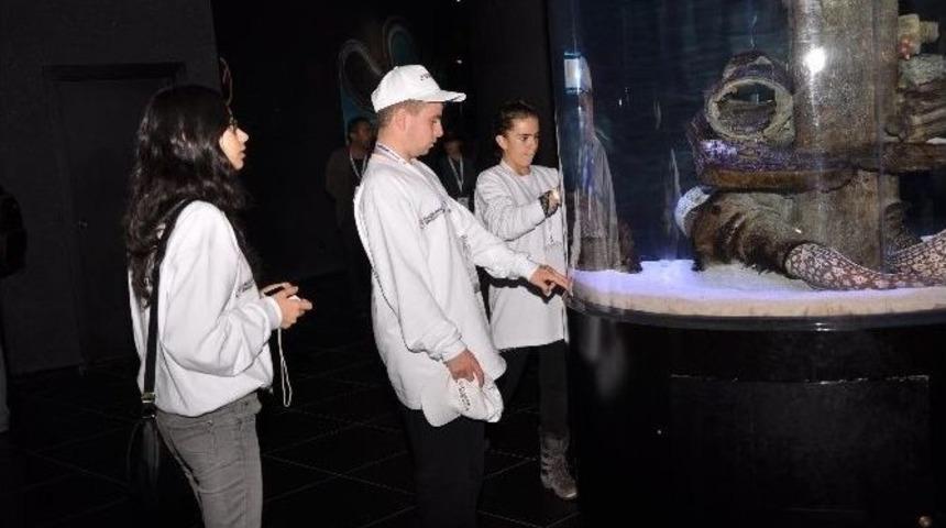 Engelli &Ouml;ğrencilerin Akvaryum Ve Sinema Keyfi