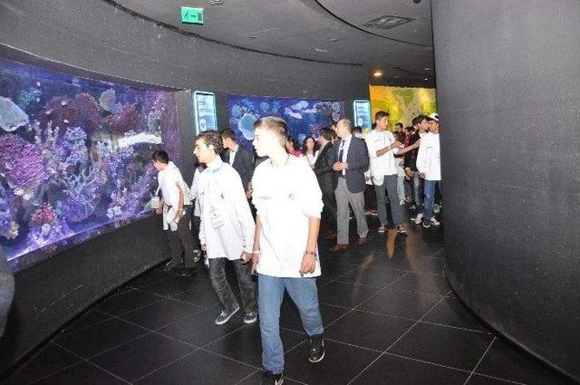 Engelli &Ouml;ğrencilerin Akvaryum Ve Sinema Keyfi 1