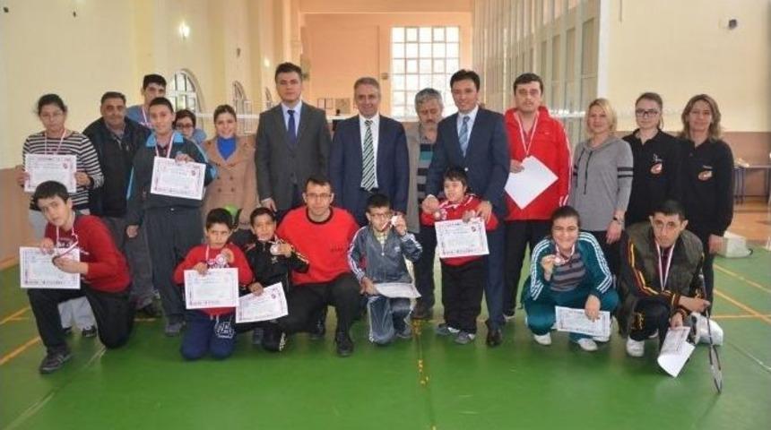 Engelliler Spor Turnuvalarında Yarıştı