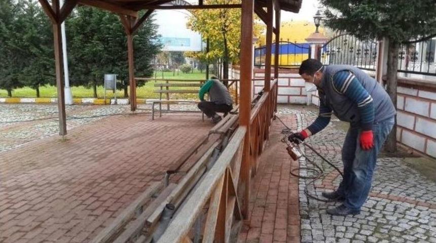 Kartepede Cami Bah&ccedil;e Mobilyaları Bakımdan Ge&ccedil;iriliyor