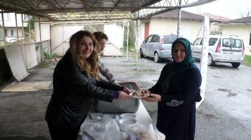 Polis Eşlerinden Anlamlı Kermes