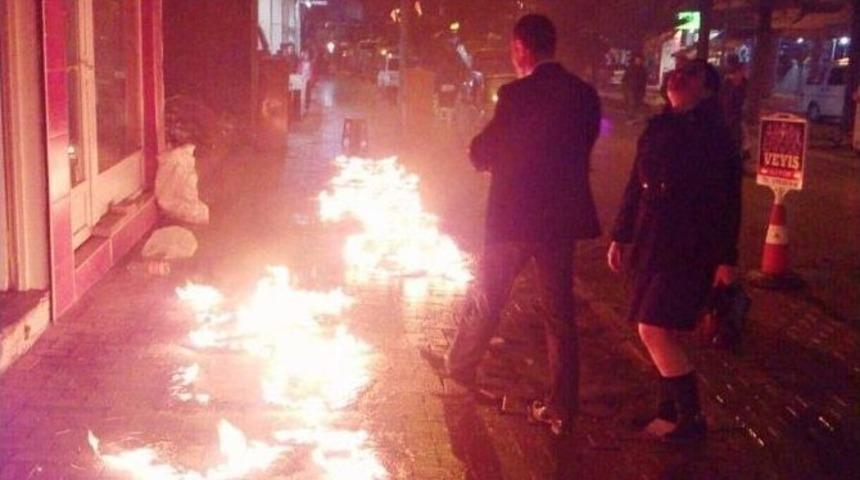 Eşi İ&ccedil;in Caddeyi Ateşe Verdi