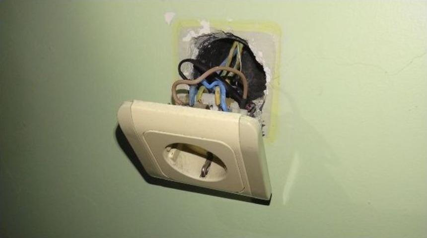 Batman Dbp Siyaset Akademisi&rsquo;nde Priz İ&ccedil;inde Dinlenme Cihazı Bulundu