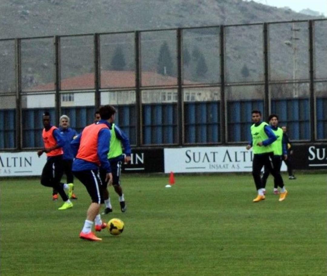 Suat Altın İnşaat Kayseri Erciyesspor, Uğur T&uuml;t&uuml;neker İle İlk Antrenmanına &Ccedil;ıktı