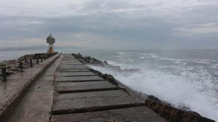 Şile'de hayatını kaybeden denizcilere karanfilli anma