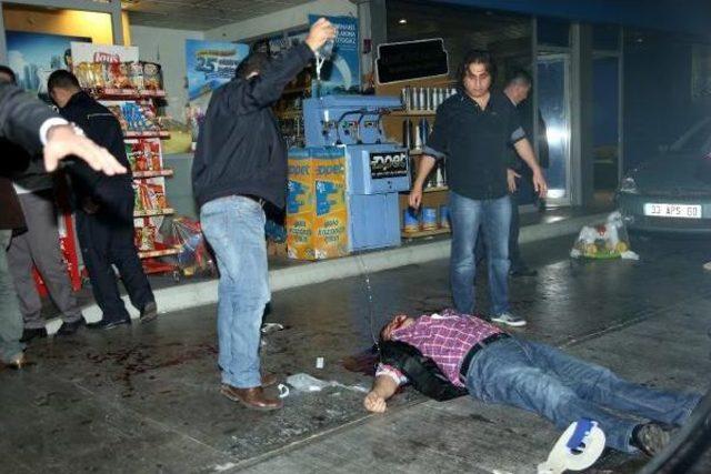 Petrol istasyonundaki &ccedil;atışmada &ouml;len iki kişi toprağa verildi 1