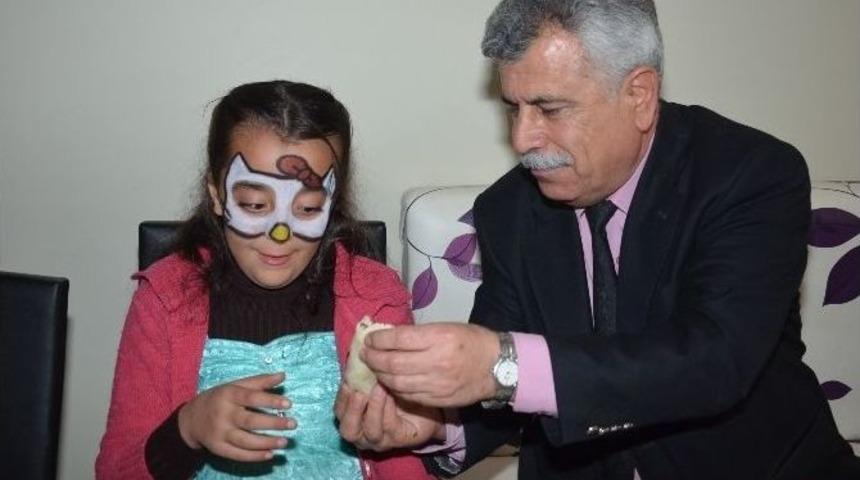 Yetim Ve Engelli &Ccedil;ocuklara Hem Yardım Hem Eğlence