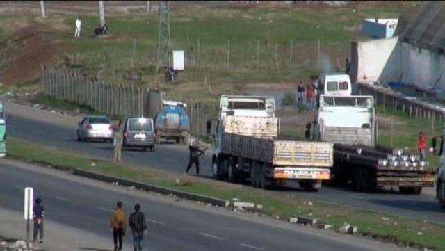 Cizre'de, kalaşnikoflu pkk'lılar ipek yolunu kesti