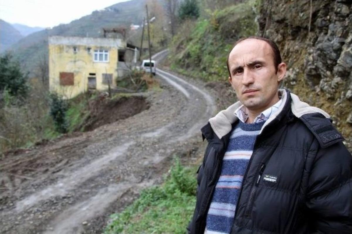 Heyelan Evi Tehdit Ediyor