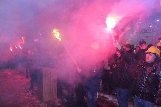 Ardahanlı &Uuml;lk&uuml;c&uuml;ler Madenciler İ&ccedil;in Meşale Yaktı 1