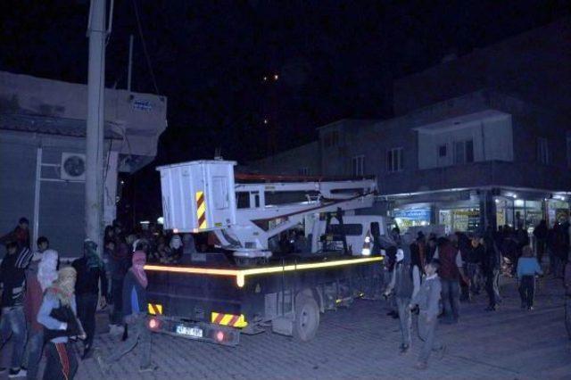 Yol kesip kimlik kontrolü yapan pkk yandaşlarına gaz bombalı müdahale