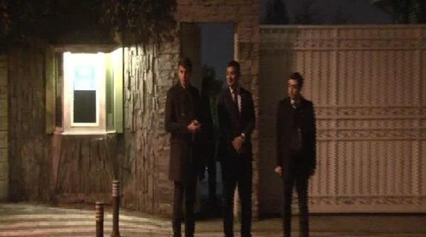 Davutoğlu, ge&ccedil; saatte ayrıldığı &ccedil;alışma ofisinden k&uuml;&ccedil;&uuml;k&ccedil;amlıca mahallesi'ne gitti