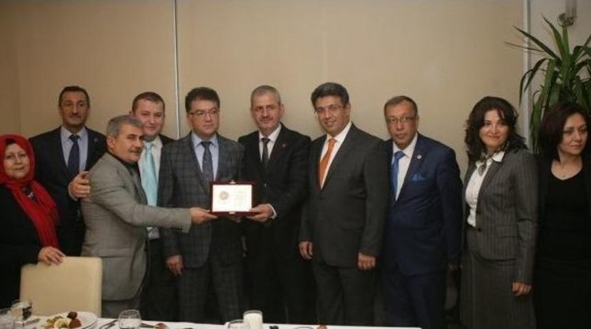 K&uuml;&ccedil;&uuml;k&ccedil;ekmece&rsquo;de İstanbul Muhtarları Dayanışma Derneği Toplantısı