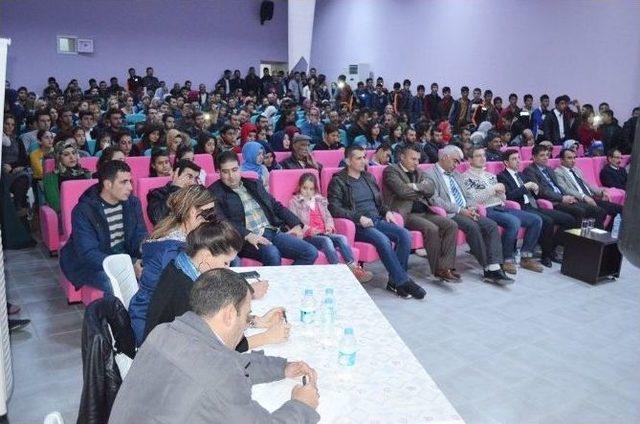 &Ccedil;emişgezek&rsquo;te Ses Yarışması D&uuml;zenlendi 1