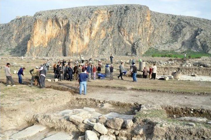 Anavarza’da Dünyanın İlk Duble Yolu Ortaya Çıkartılıyor G4