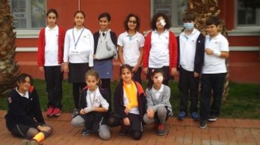 &Ouml;ğrenciler Kendilerini Engelli Yapıp Okula Gitti