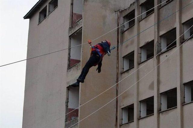 Sivas’ta Yaralı Kurtarma Ve Yangın Tatbikatı