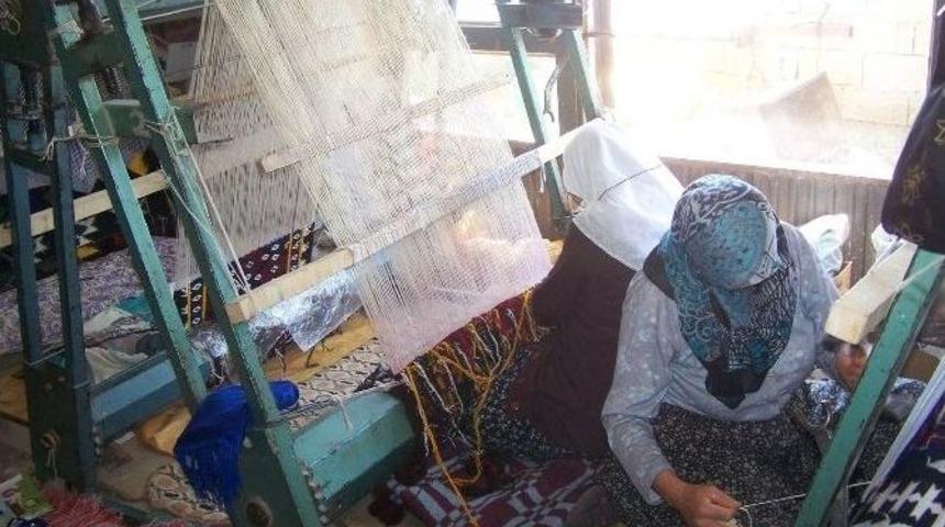 Korkuteli&rsquo;nde Alafaradin Kilim Dokumacılığı Kursu Başladı