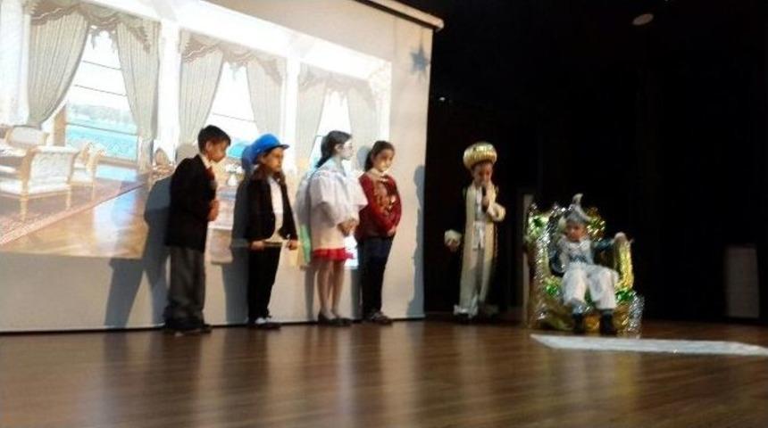 Minik &Ouml;ğrenciler, &Ouml;ğretmenleri Canlandırdı