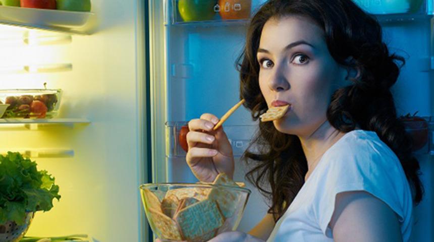 Gece atıştırmak hafızaya zarar veriyor