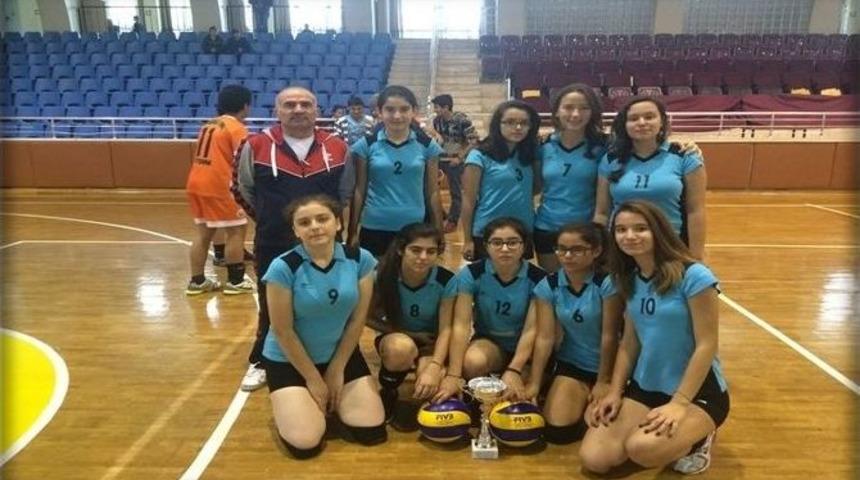 Aydın&rsquo;da Filenin Sultanı Nazilli Fen Lisesi Oldu