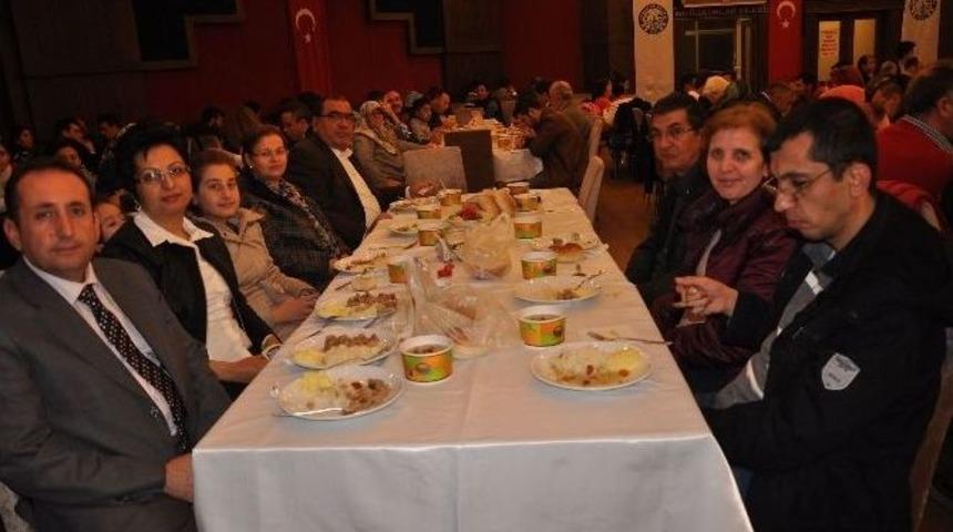 Kaymakamı Okur, Engellilerle Yemekte Buluştu