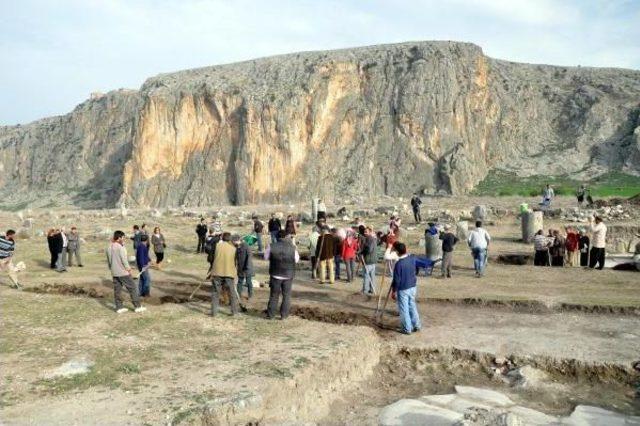 1 Milyon Tl Ödenek Çikti, Anavarza'da Kazi Çalişmalari Yeniden Başladi