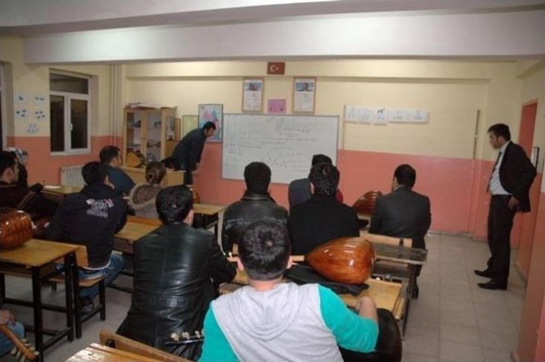 Bağlama Kursuna Yoğun İlgi