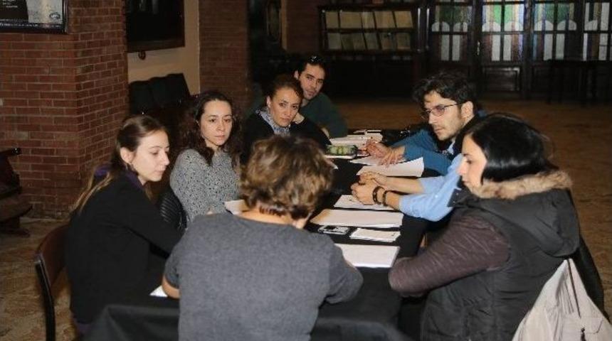 Eskişehir Şehir Tiyatrolarında Dramatik Bir Aile Hik&acirc;yesi