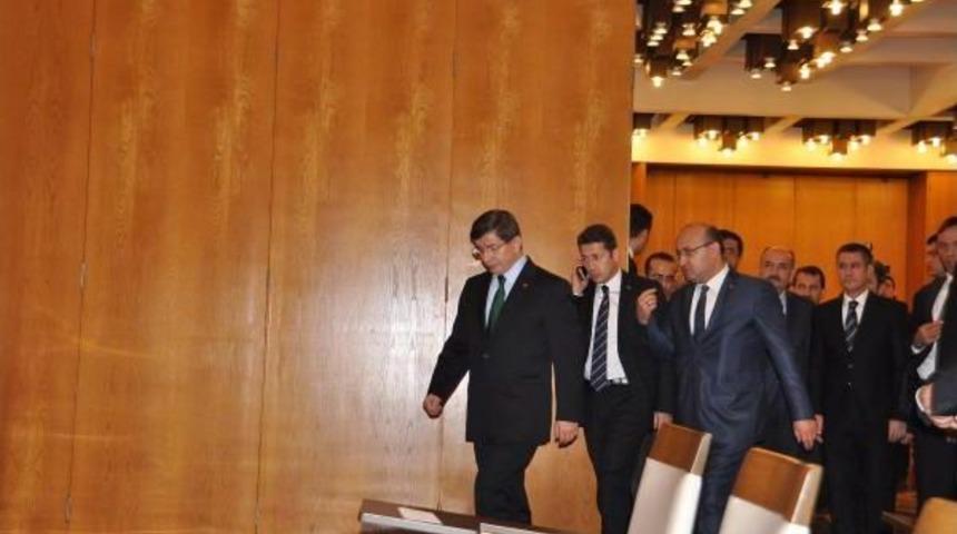 Başbakan Davutoğlu 9 Bakanla Atina'ya Gitti