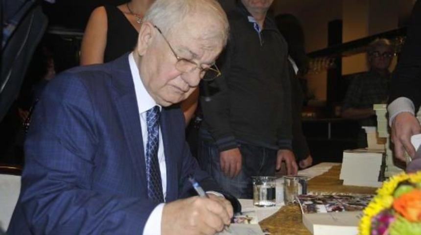 İzmit Eski Belediye Başkani Erol K&ouml;se'nin Siyasi Hayati Kitap Oldu