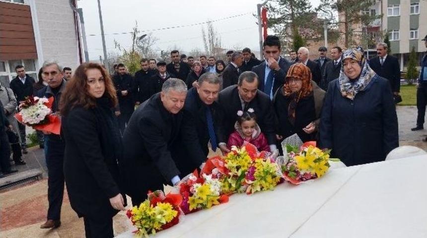 Satıkadın Mezarı Başında Anıldı