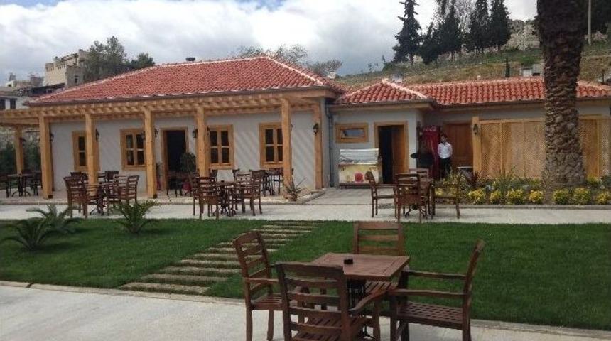 Sel&ccedil;uk&rsquo;ta Vatandaşlar Belediye İşletmelerinden Memnun