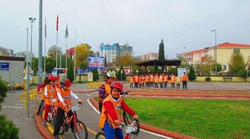 Tema G&ouml;n&uuml;ll&uuml;s&uuml; &Ouml;ğrencilerden Bisiklet Kullanın &Ccedil;ağrısı