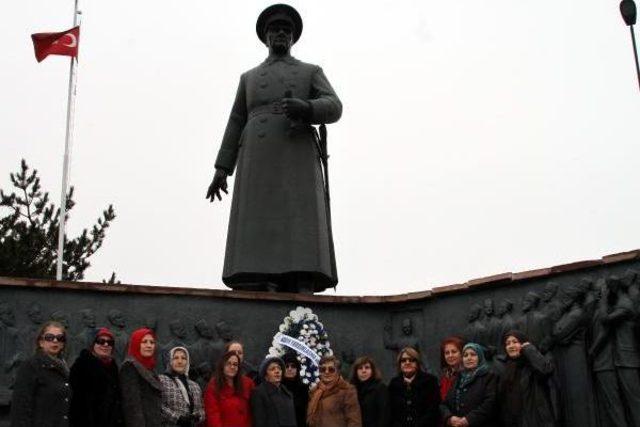 5 Aralik Kadin Haklari Günü Erzurum'da Kutlandi