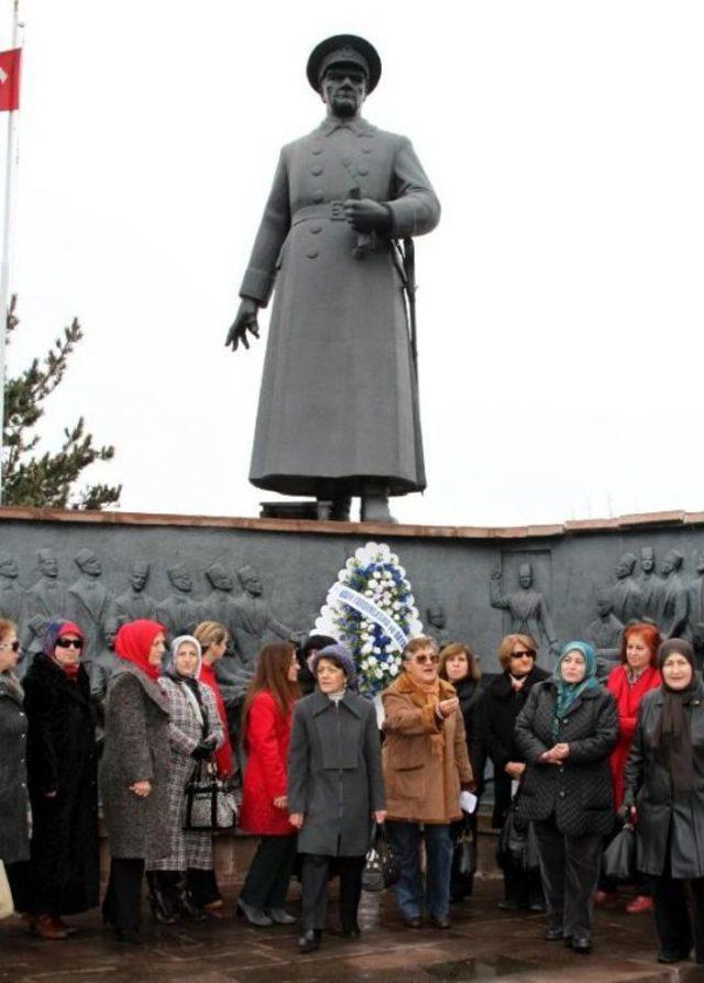 5 Aralik Kadin Haklari Günü Erzurum'da Kutlandi