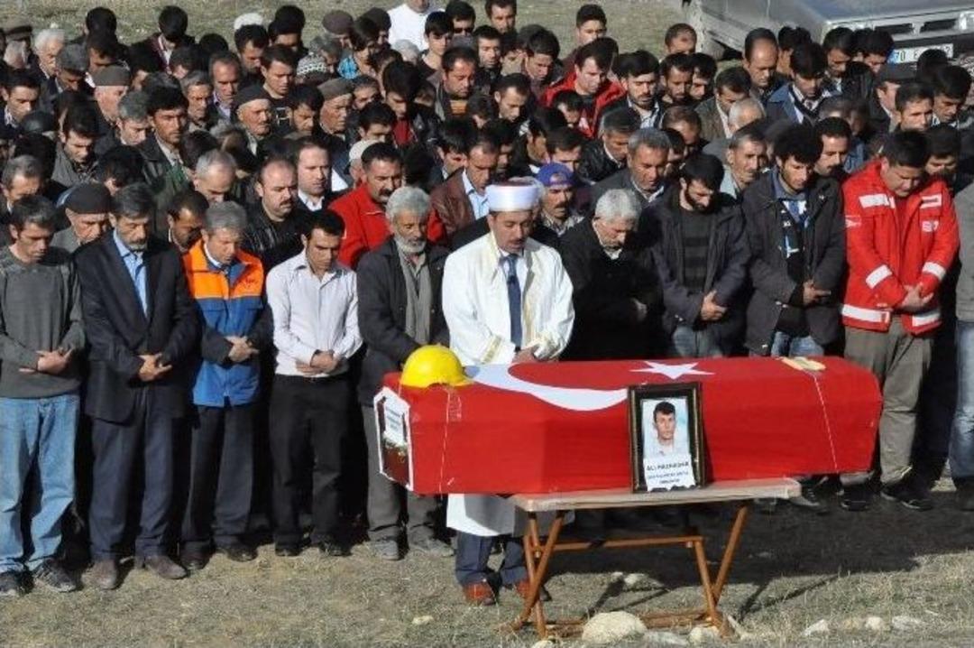 Maden İş&ccedil;isi Haznedar G&ouml;zyaşlarıyla Defnedildi