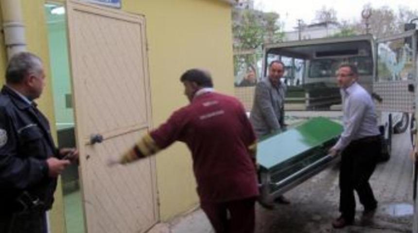 İş Makinesinin Altinda Kalan İş&ccedil;i &Ouml;ld&uuml;