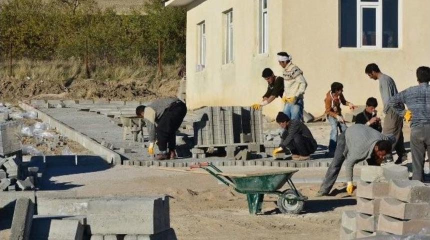 Tuşba Belediyesi&rsquo;nin Hizmetleri Takdir Topluyor