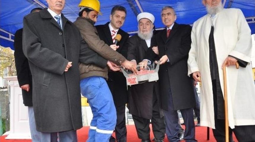 K&uuml;&ccedil;&uuml;kk&ouml;y Merkez Camii Kur&rsquo;an Kursu Ek Binasının Temeli Atıldı