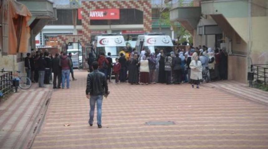 Diyarbakir'da Site G&ouml;revlisi &Ccedil;atida Asili Bulundu