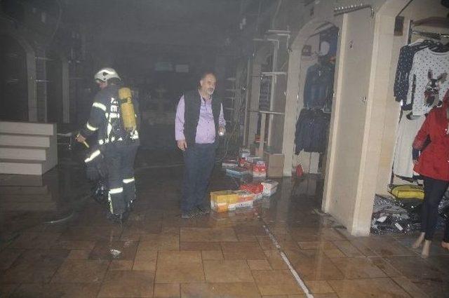 Antalya Mısır &Ccedil;arşısı&rsquo;nda Yangın 1