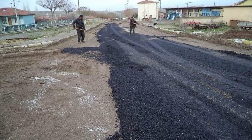 Cihanbeyli’de Mahalle Yolları Asfaltlanıyor