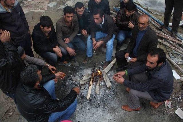 Paralarını Alamadıklarını İddia Eden İşçilerden Protesto