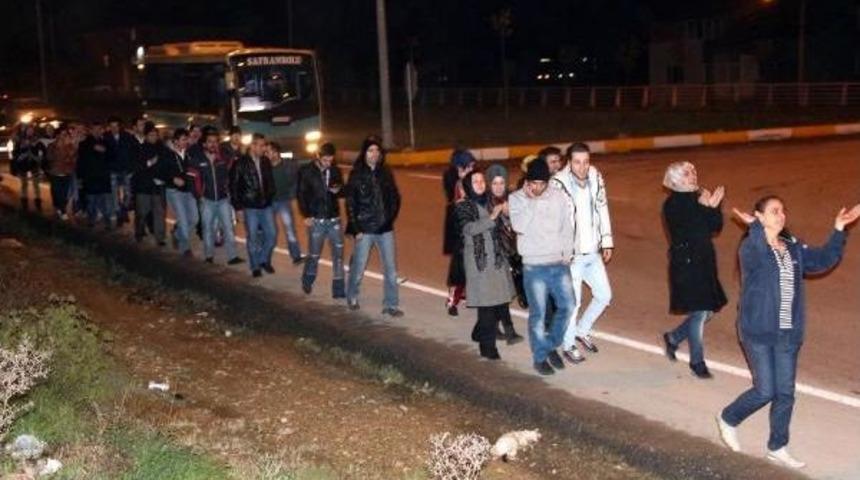 Tekstil İş&ccedil;ileri, İşten &Ccedil;ikarmalara Tepki G&ouml;sterdi