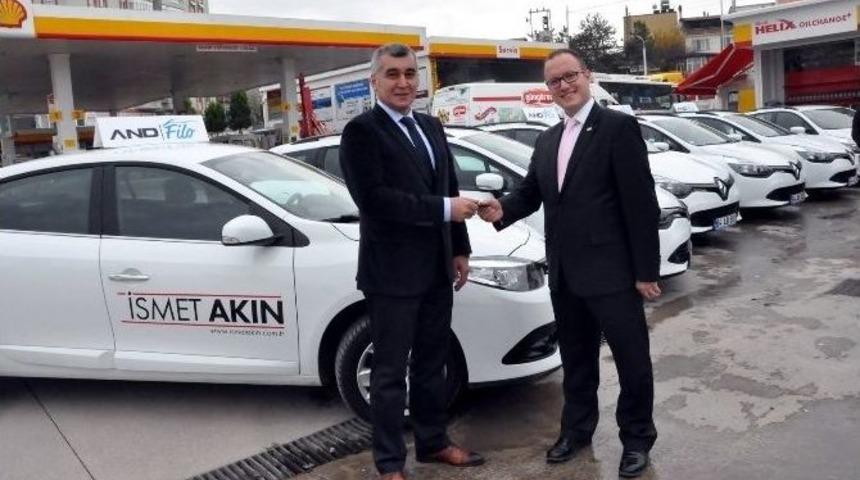 Uşak&rsquo;ta Milletvekili Aday Adayı Akın, Ara&ccedil;larını Teslim Aldı